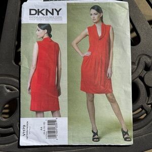 VOGUE Pattern V1179Loose Fitting pleated front Cowl Neck for Stretch Knits UNCUT